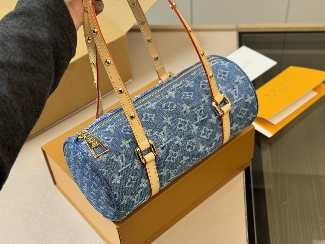 Louis Vuitton Hills Pochette Denim Blue 27Cm M82949