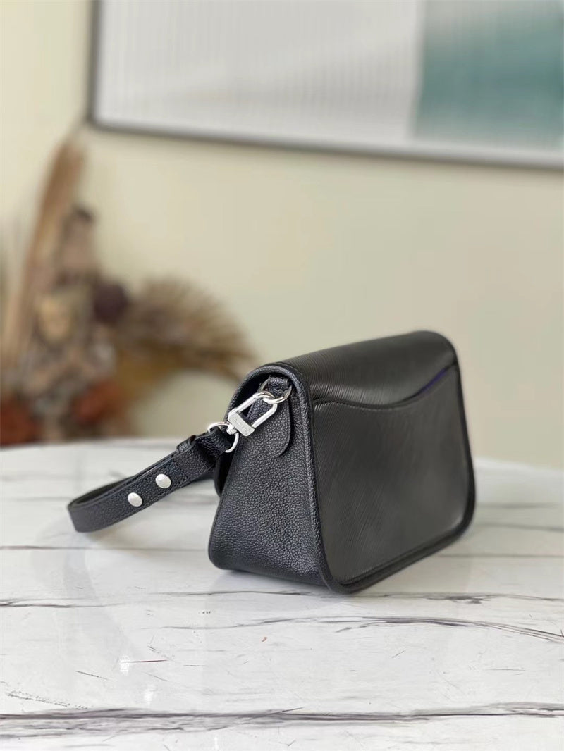 Louis Vuitton Buci 24Cm Black