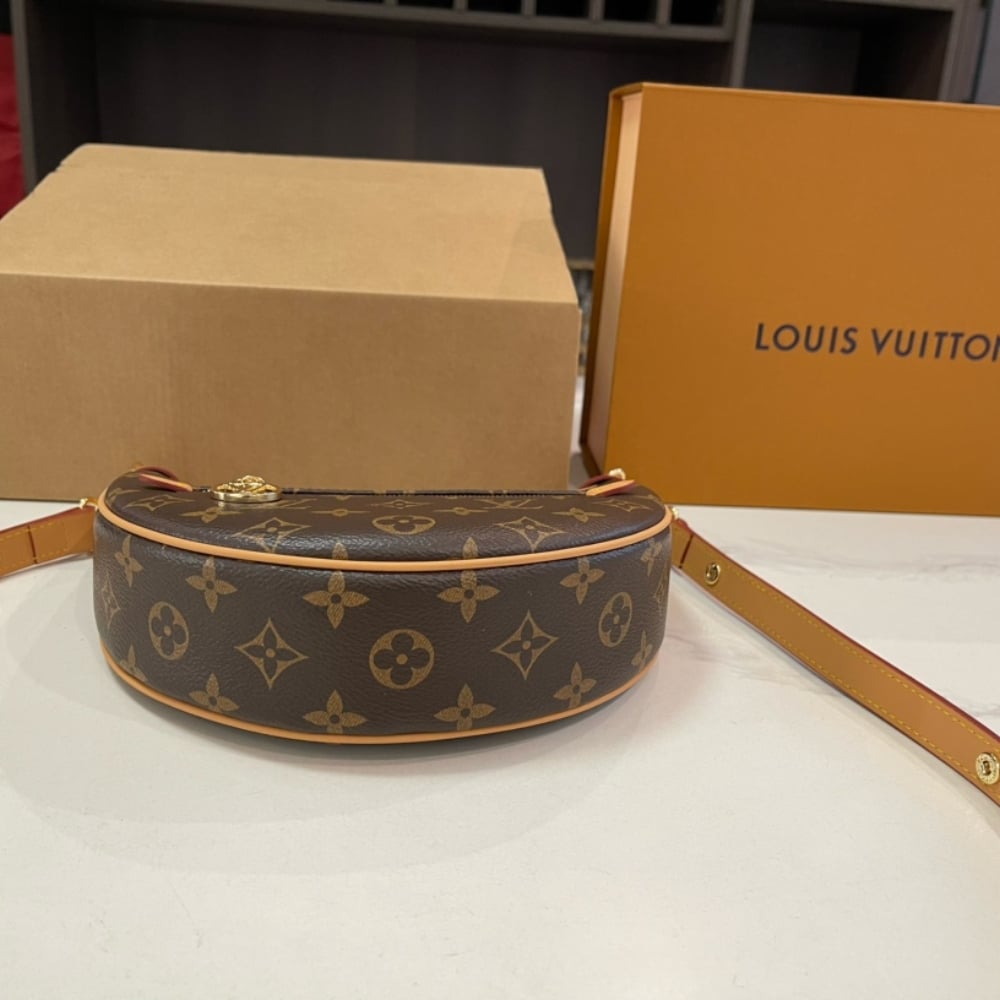 Louis Vuitton Loop Monogram Coated Canvas 22cm M81098