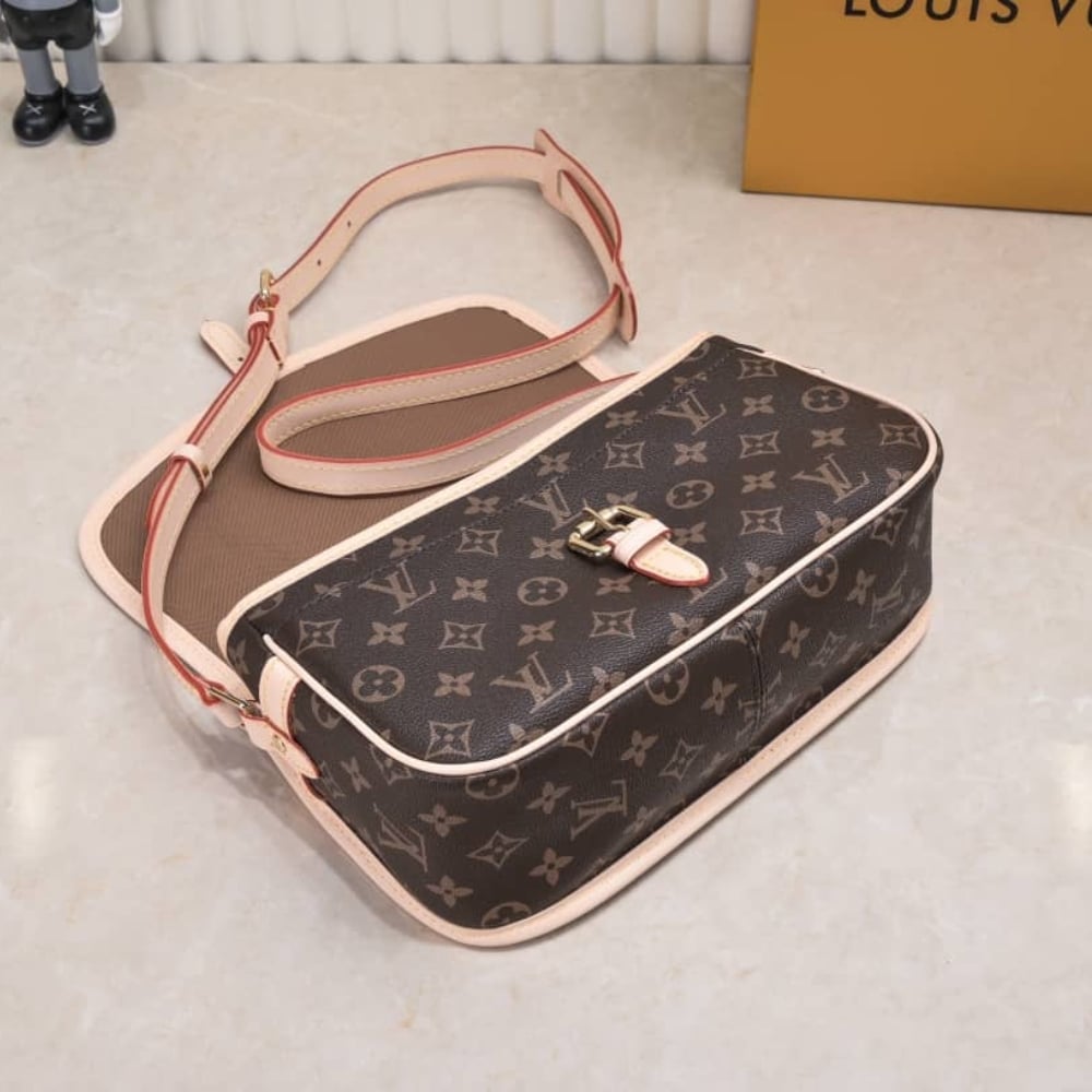 Louis Vuitton Monogram Sologne Brown 26Cm M42250