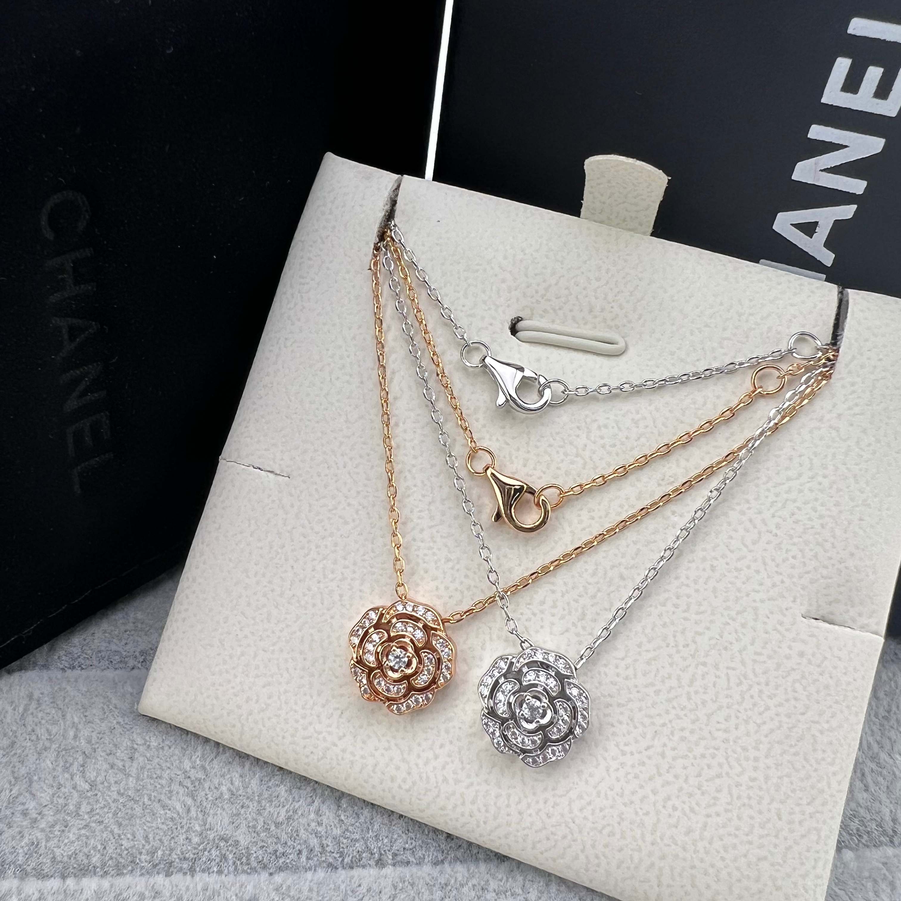 Openwork camellia necklace with full diamonds