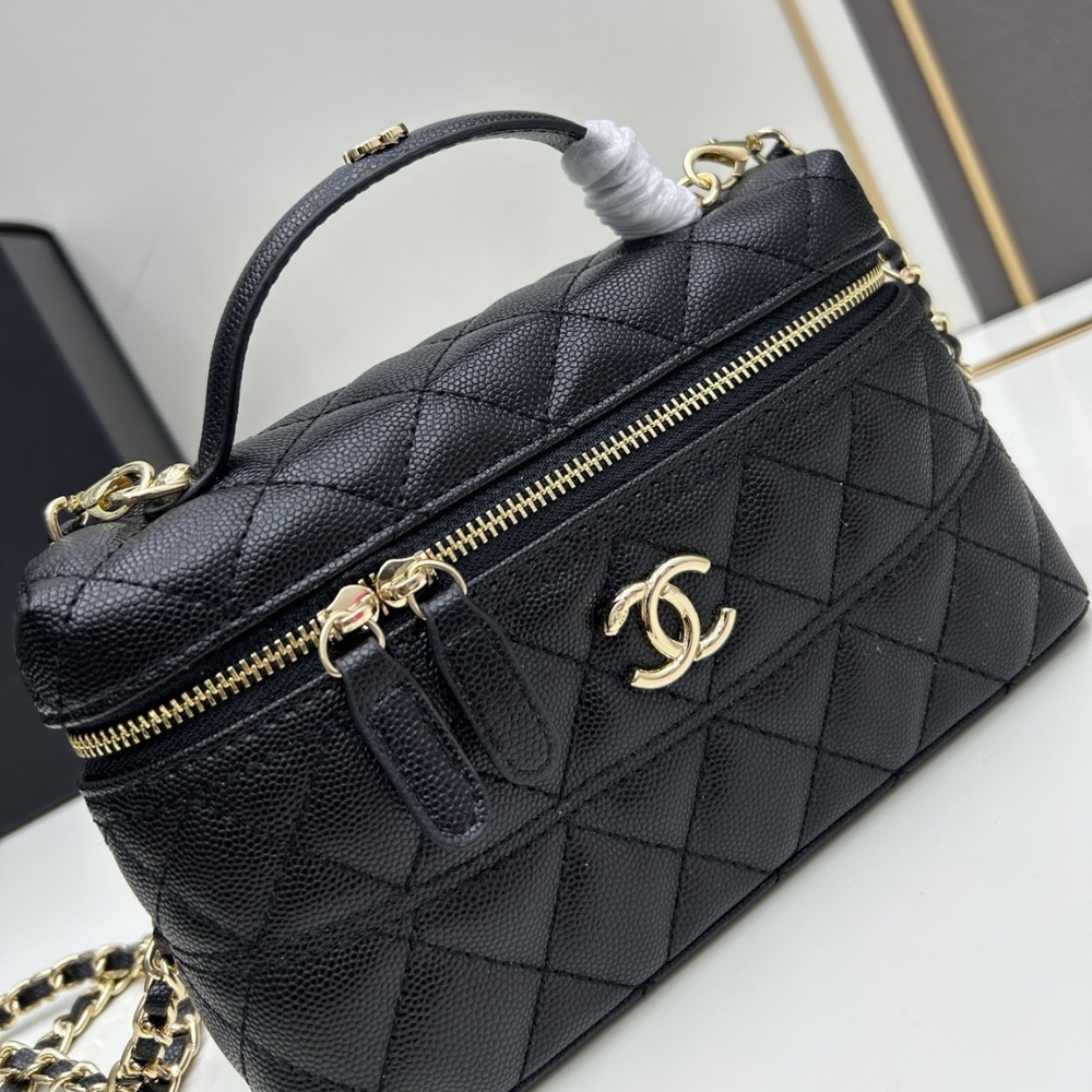Chanel 25C Vanity With Chain Gold Hardware Black 19Cm