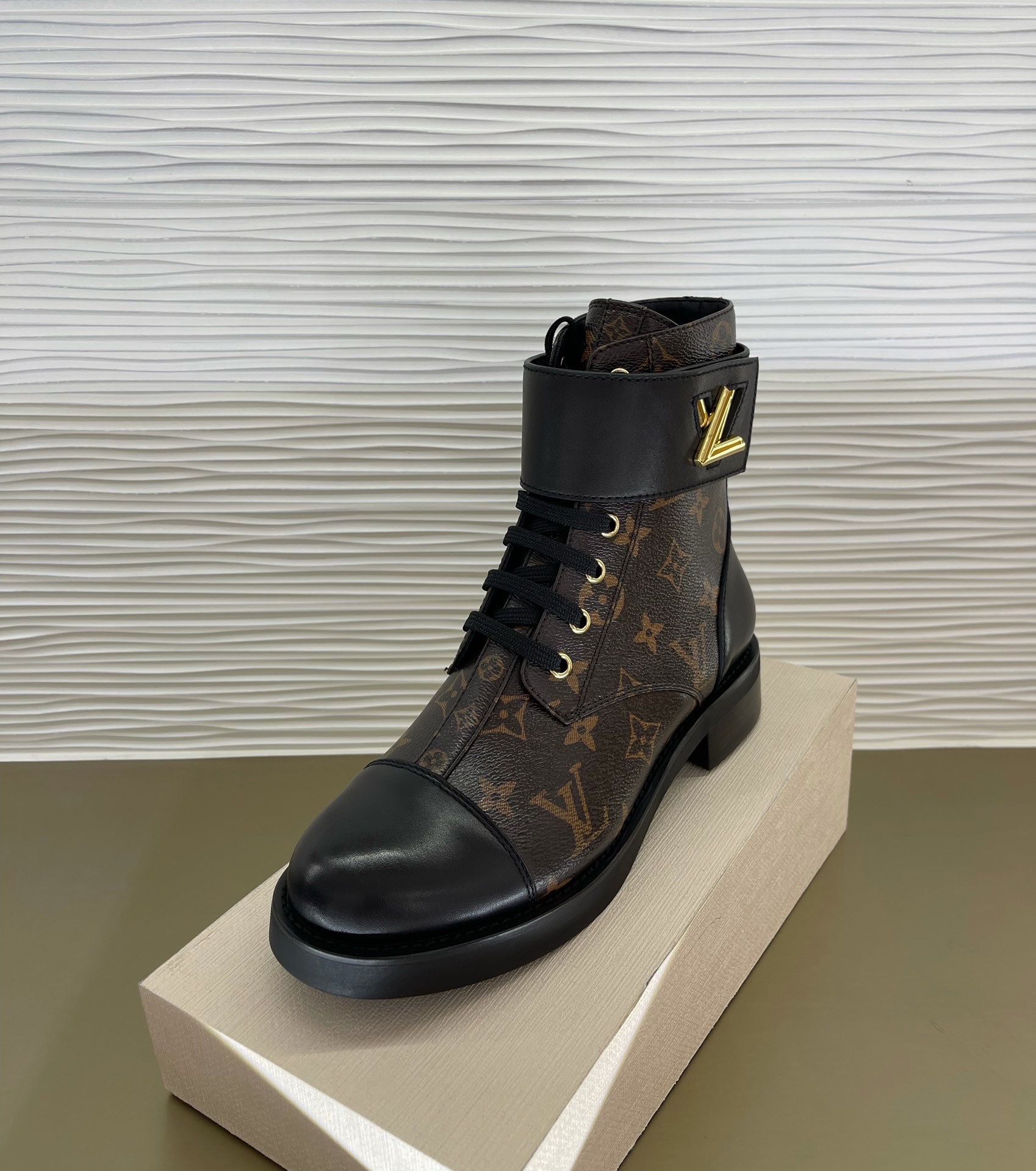 Louis Vuitton Wonderland Flat Ranger 1A2Q3Q Brown