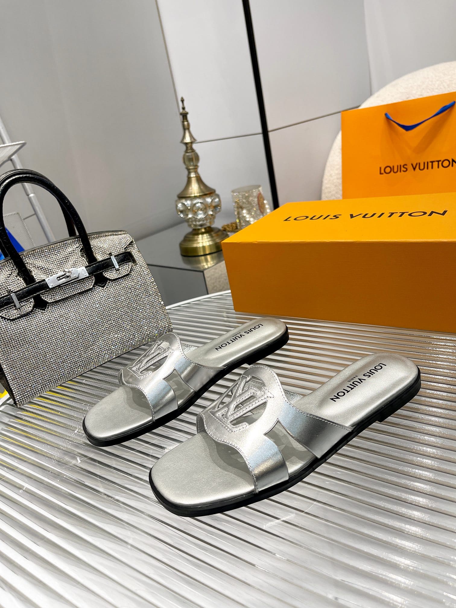 Louis Vuitton Lv Isola Flat Mule Silver 1Abqkh