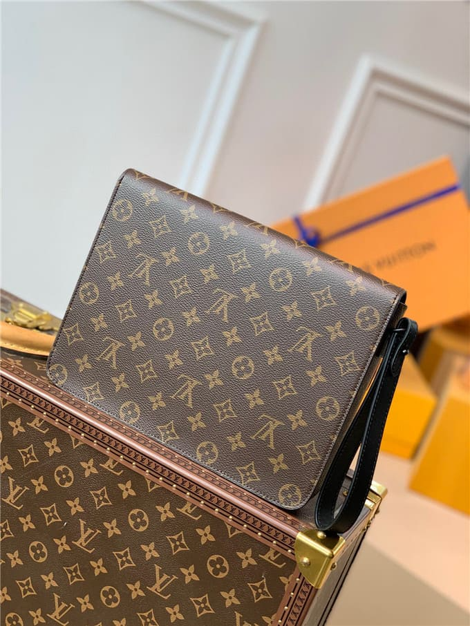Louis Vuitton S Lock A4 Pouch Brown 28Cm M80560