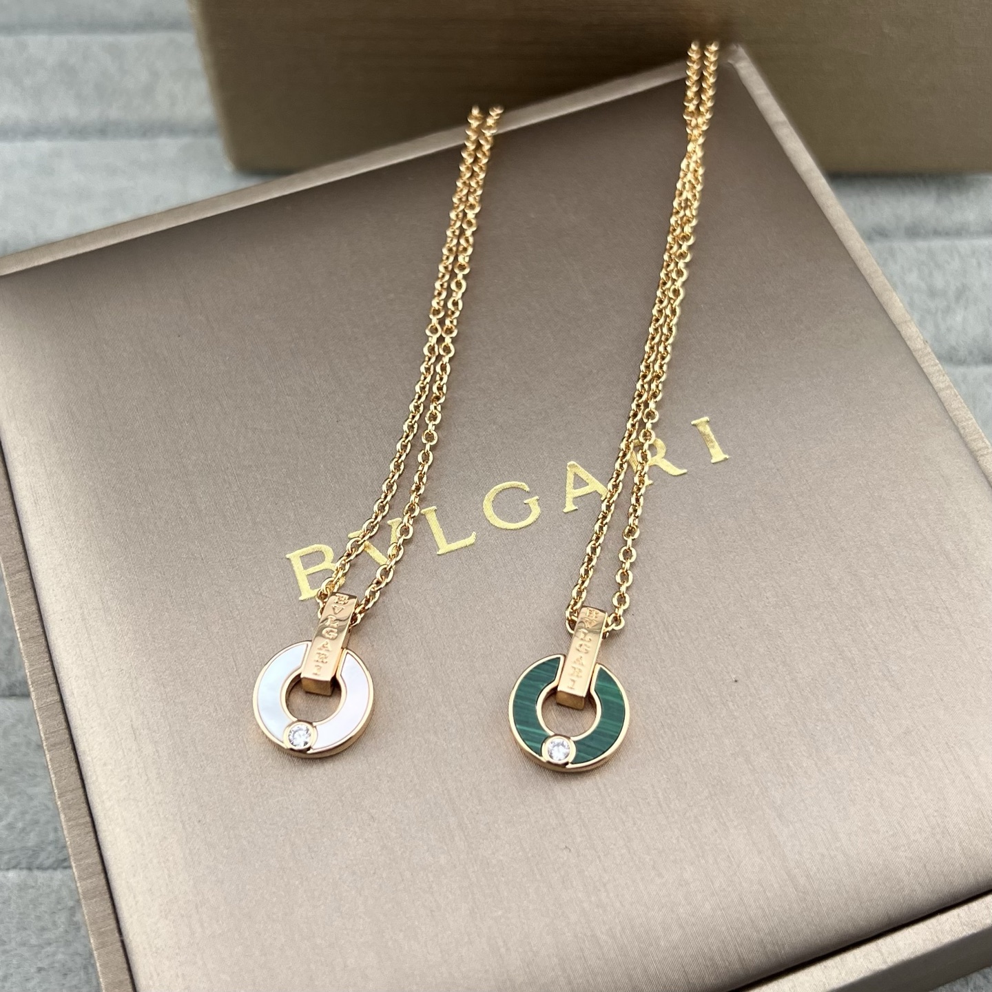 Circle Epoxy Solitaire Diamond Pendant Round Necklace