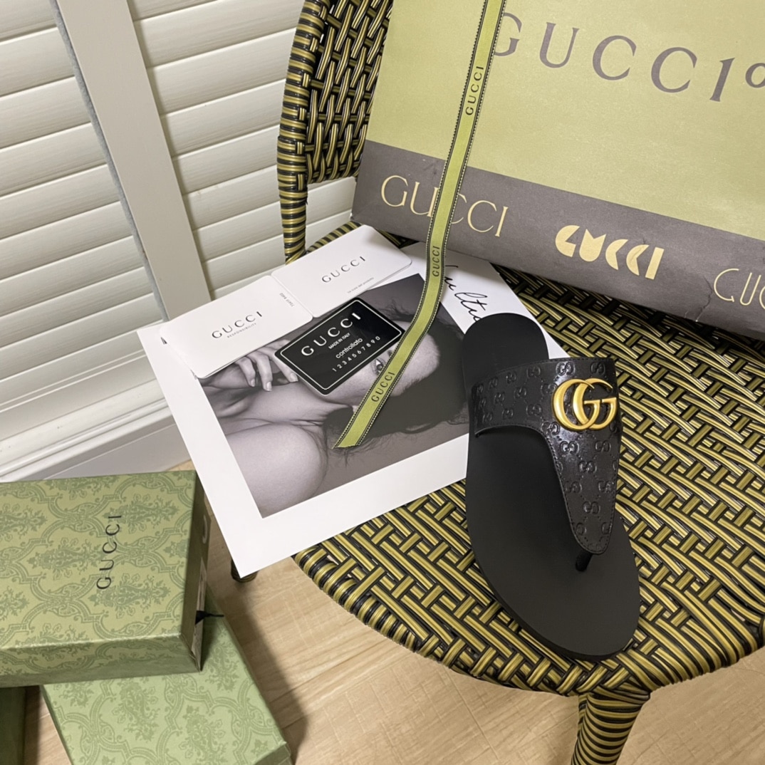Gucci Gg-Stud Leather Thong Sandals Black