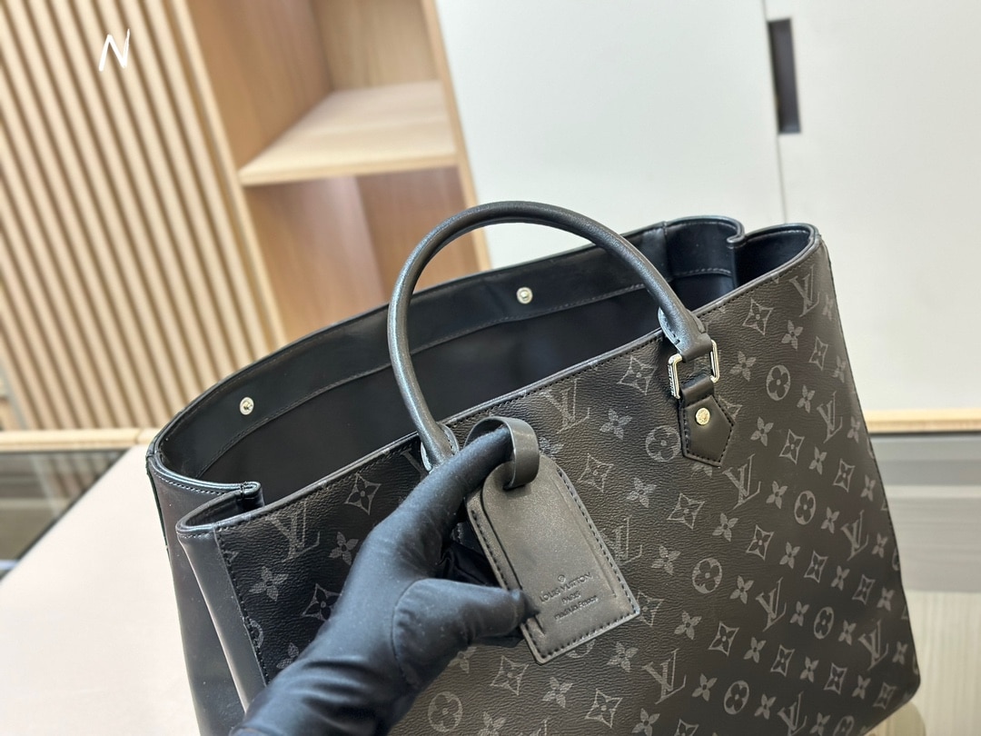 Louis Vuitton Monogram Eclipse Grand Sac Tote Black 33Cm
