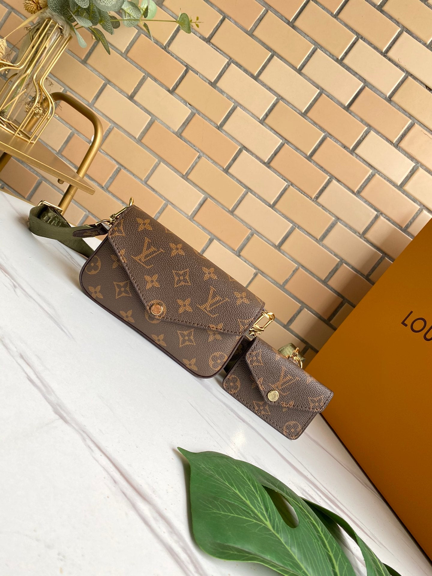 Louis Vuitton F Licie Strap Go 17Cm Green