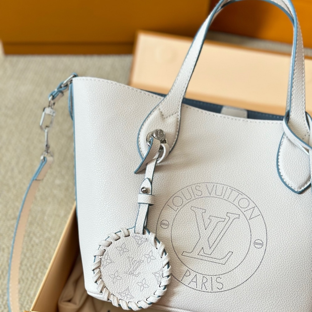 Louis Vuitton Blossom Mahina Bag With Lv Circle Motif White 23Cm