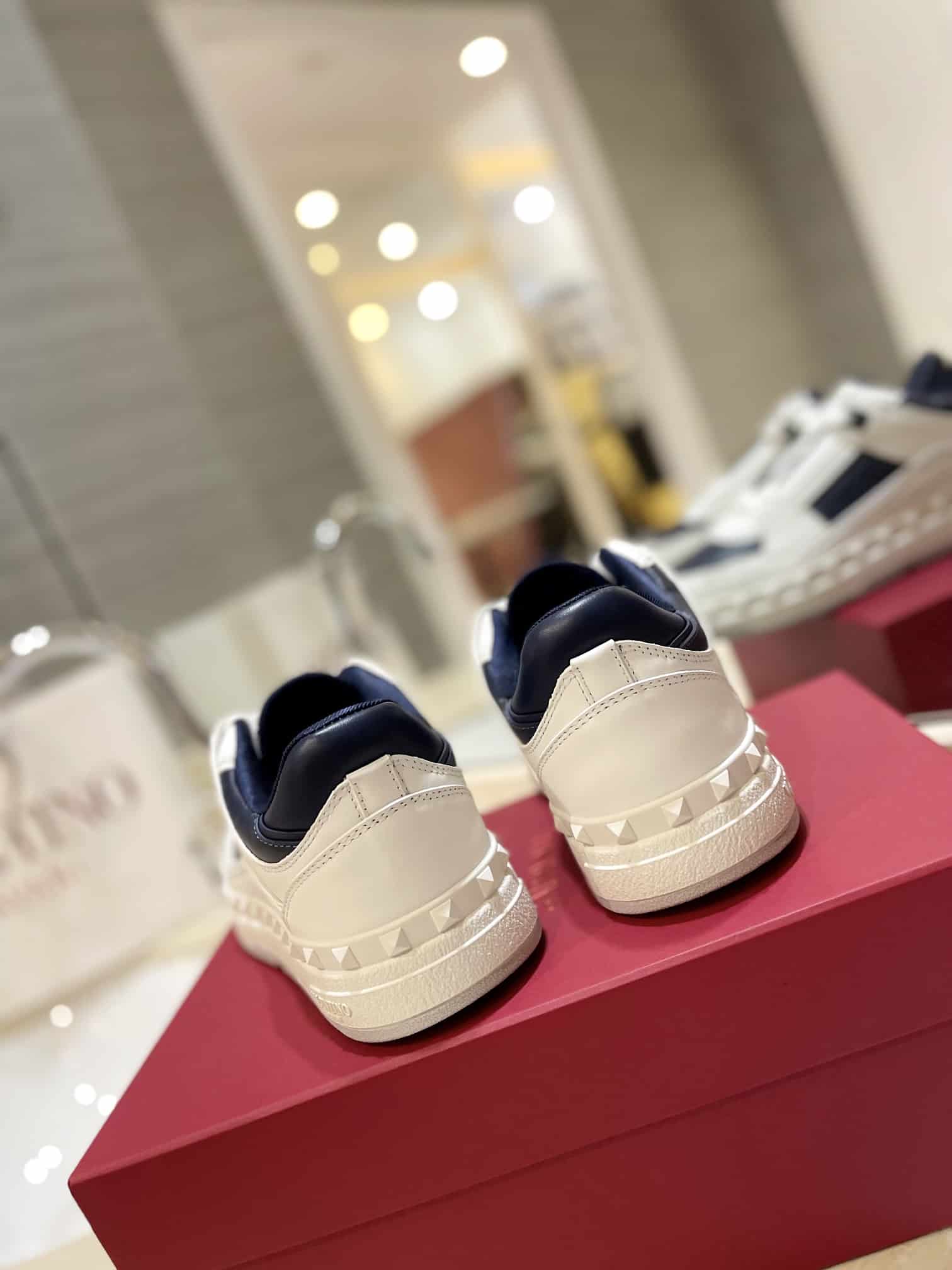 Valentino Garavani Freedots Low Top Sneaker In Calfskin Blue 4Y2S0H43Rdg Fc6