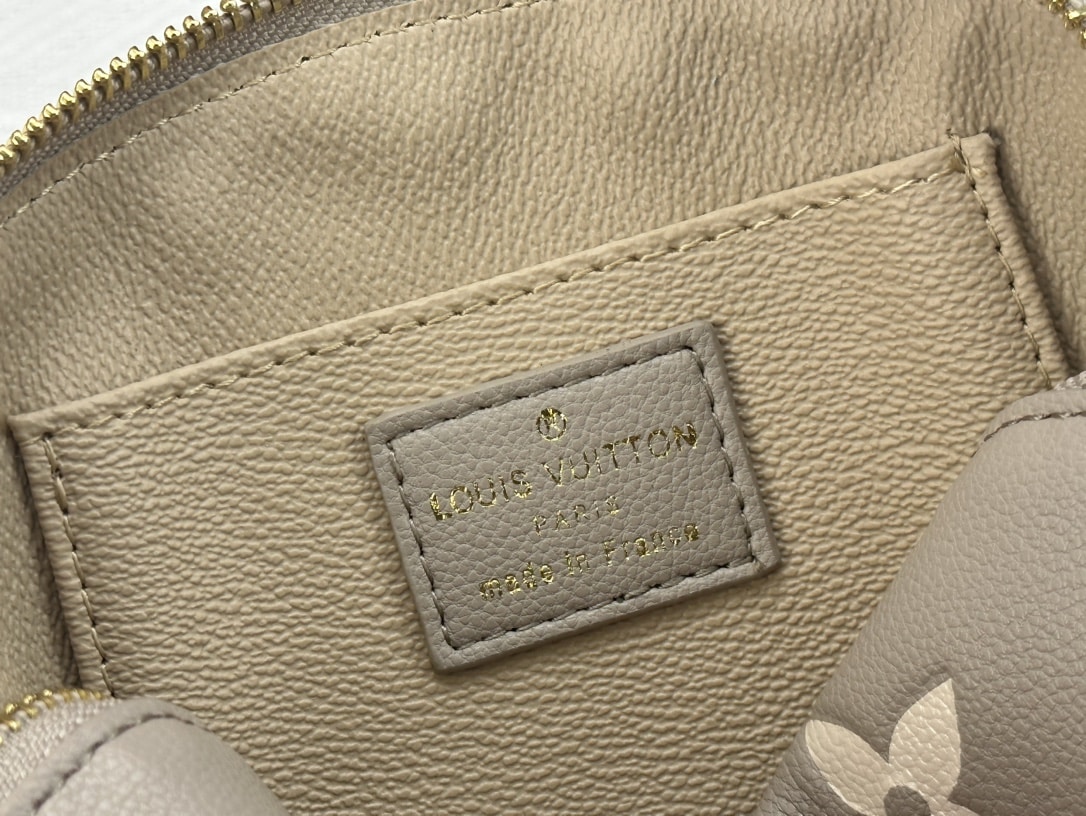 Louis Vuitton Cosmetic Pouch PM Creme 17Cm M45951