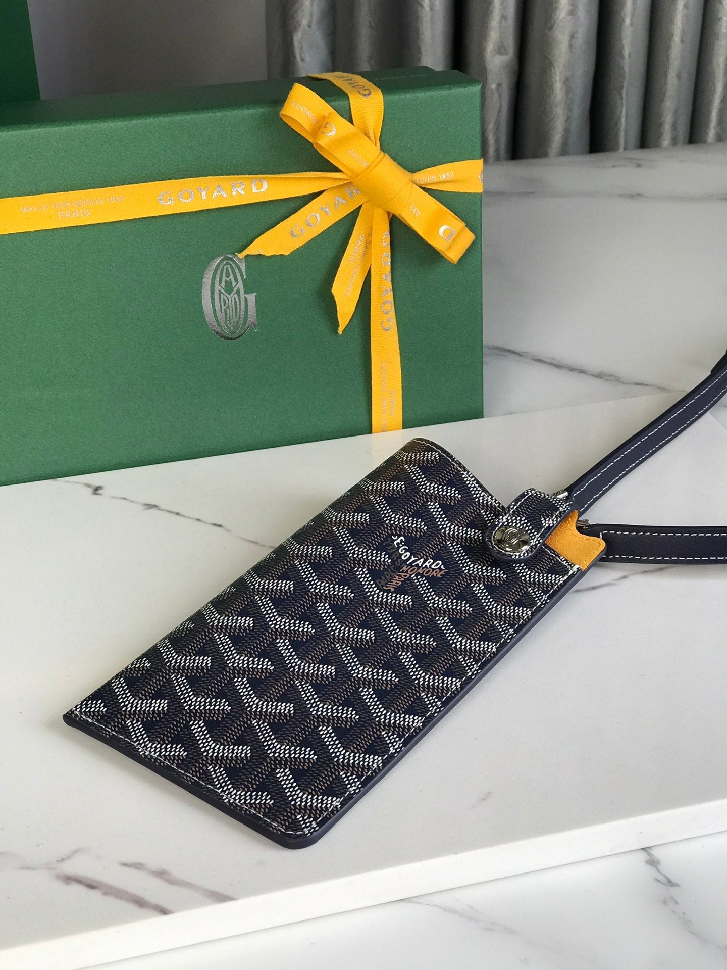 Goyard Montmartre Gm Case 18 Cm Navy Blue Goyardine Canvas