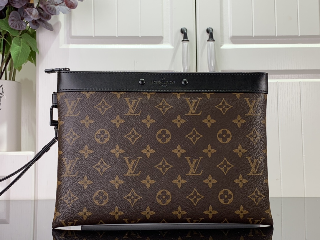 Louis Vuitton To Go Pochette Monogram Brown 30Cm For Men