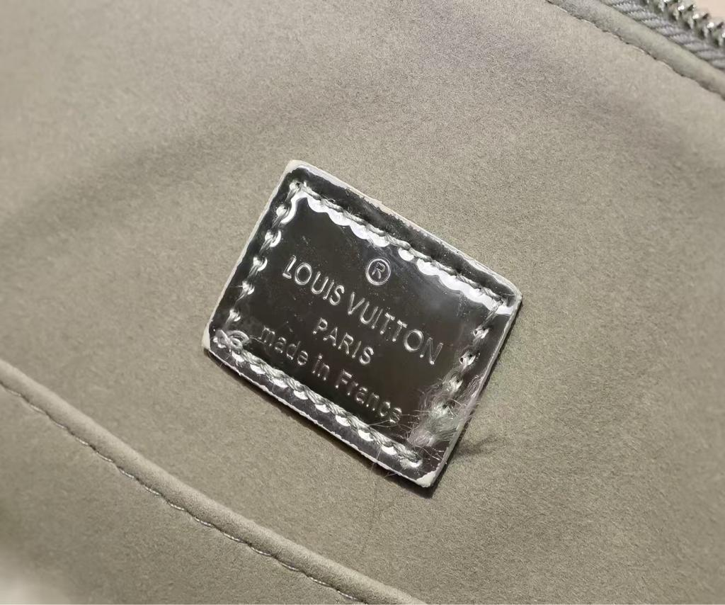Louis Vuitton Alma Travel 39/15.4in M26410
