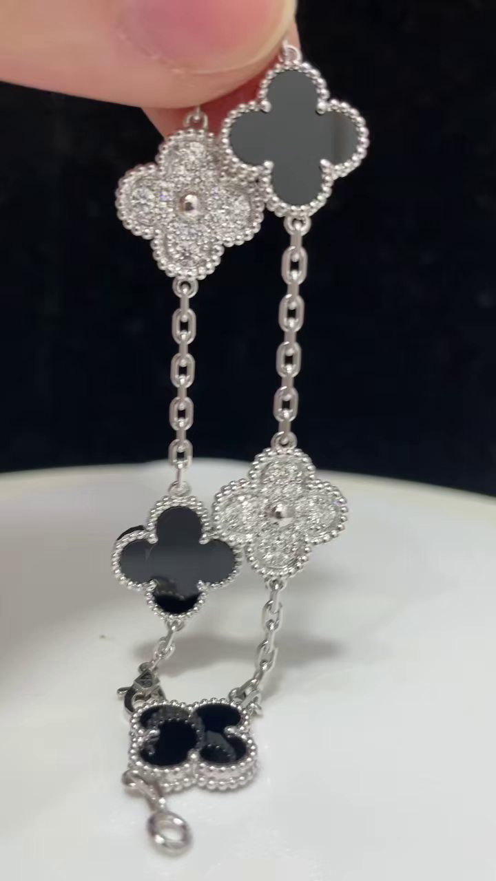 Four-leaf clover black agate and diamond bracelet