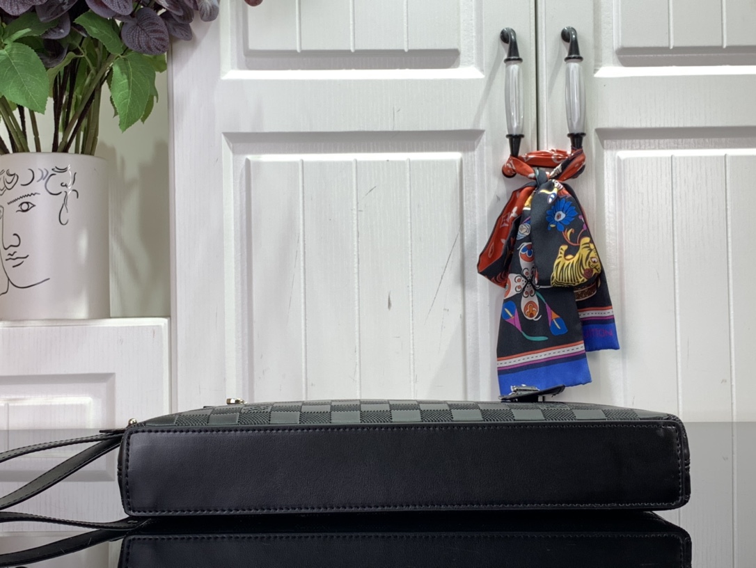 Louis Vuitton Takeoff Bag Damier Black 30Cm N40504