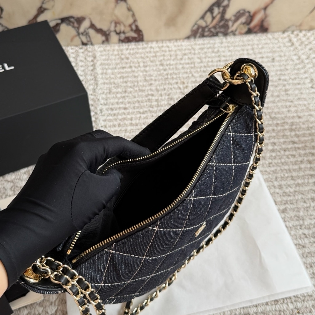Chanel Clutch With Chain Denim And Gold Tone Metal Dark Blue 22cm AP5094 B23492 U7663