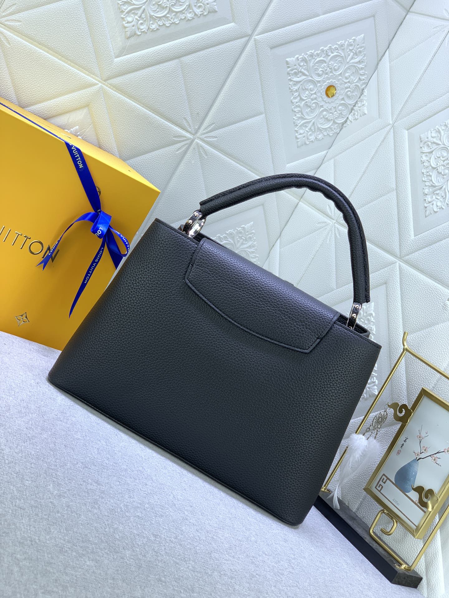 Louis Vuitton Capucines Mm Black