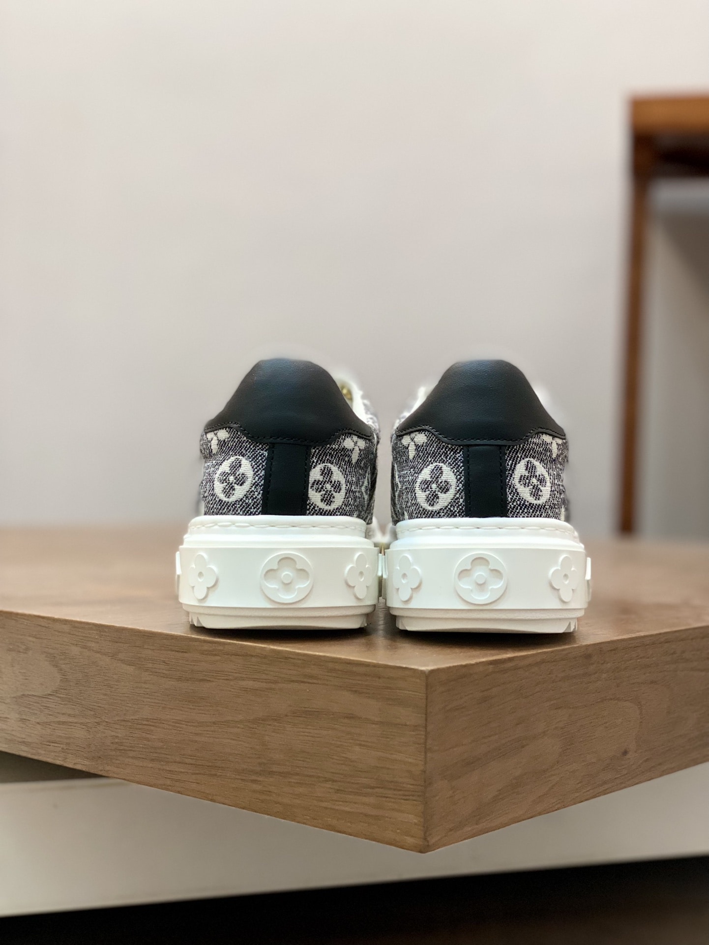 Louis Vuitton Time Out Sneaker 1Aaw2S