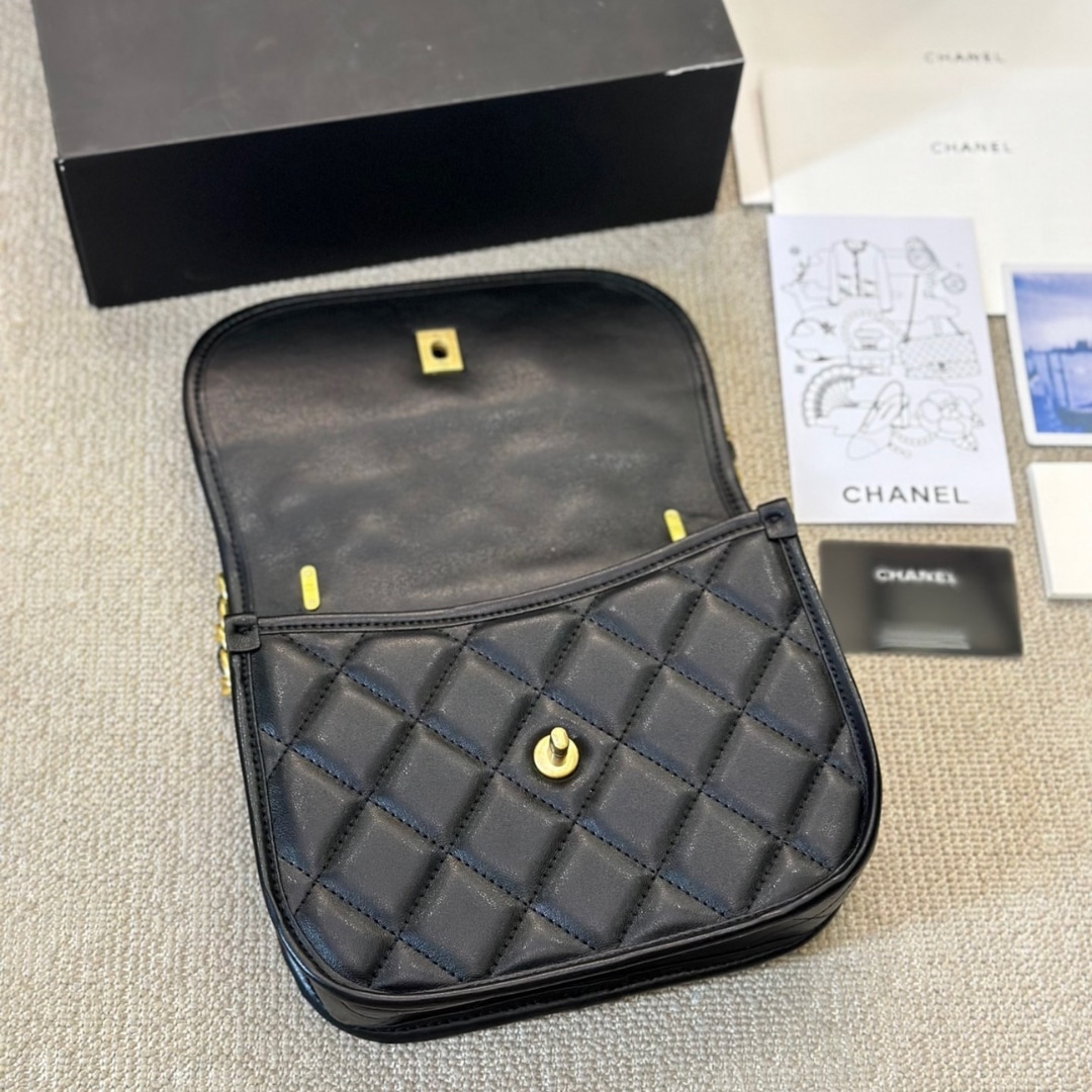 Chanel Crossbody Bag Leather And Gold Tone Metal Black 23Cm As4845 B16235 94305