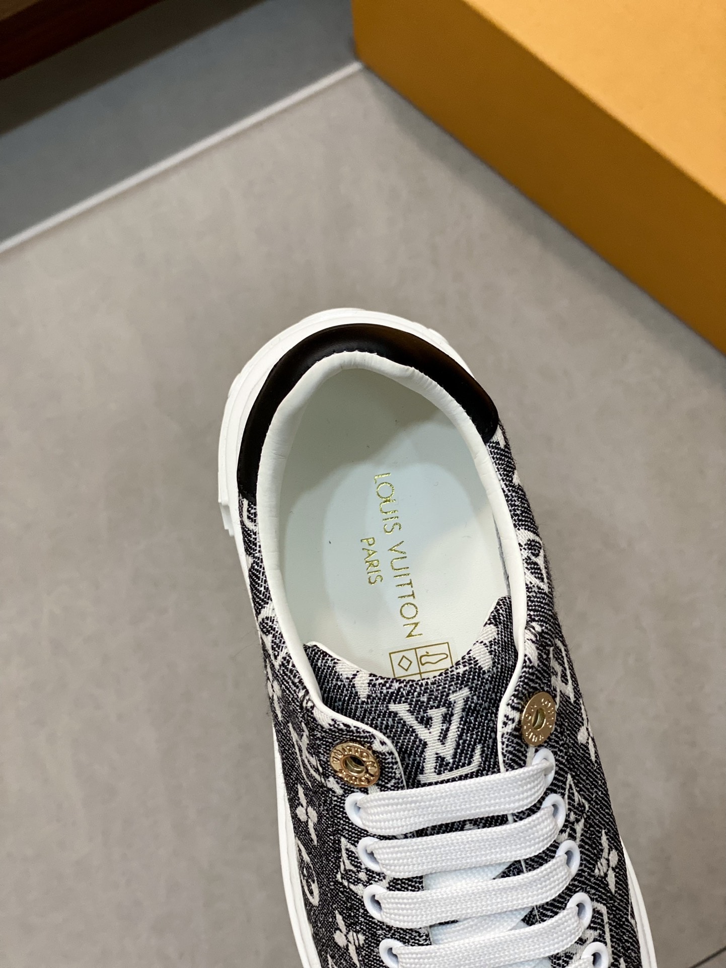 Louis Vuitton Time Out Sneaker 1Aaw2S