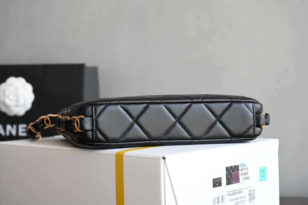 24K Hobo Shoulder Bag in Black Quilted Lambskin with Gold-Tone Hardware (Model AS4612)