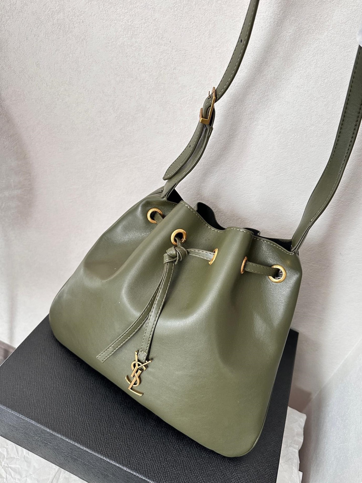 Saint Laurent Paris Vii Flat Hobo Bag In Smooth Leather Bag Dark Green 23Cm