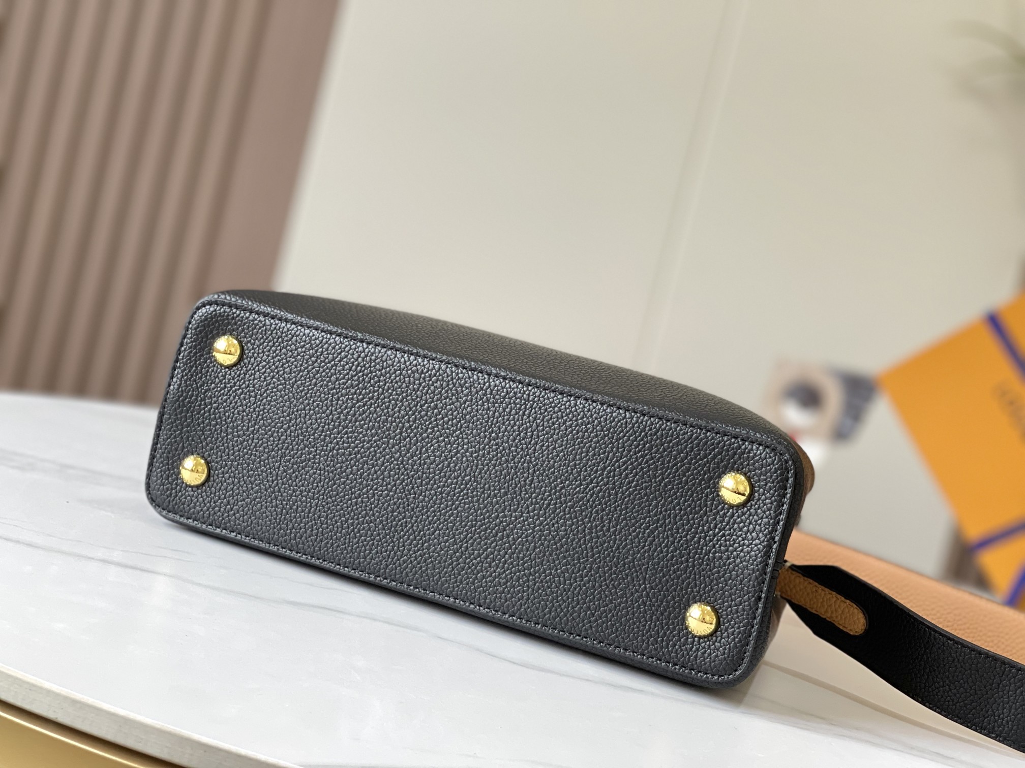Louis Vuitton Capucines Mm Black 27Cm M59466