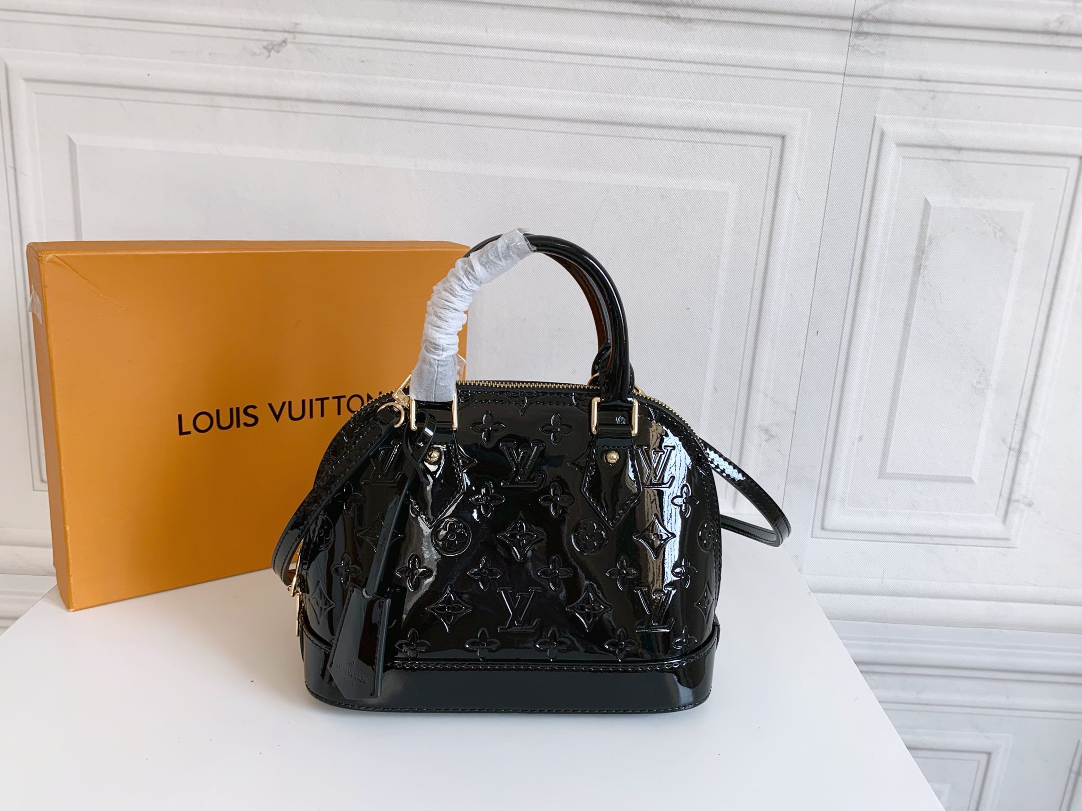Louis Vuitton Alma Bb Monogram Vernis Leather Black 25Cm