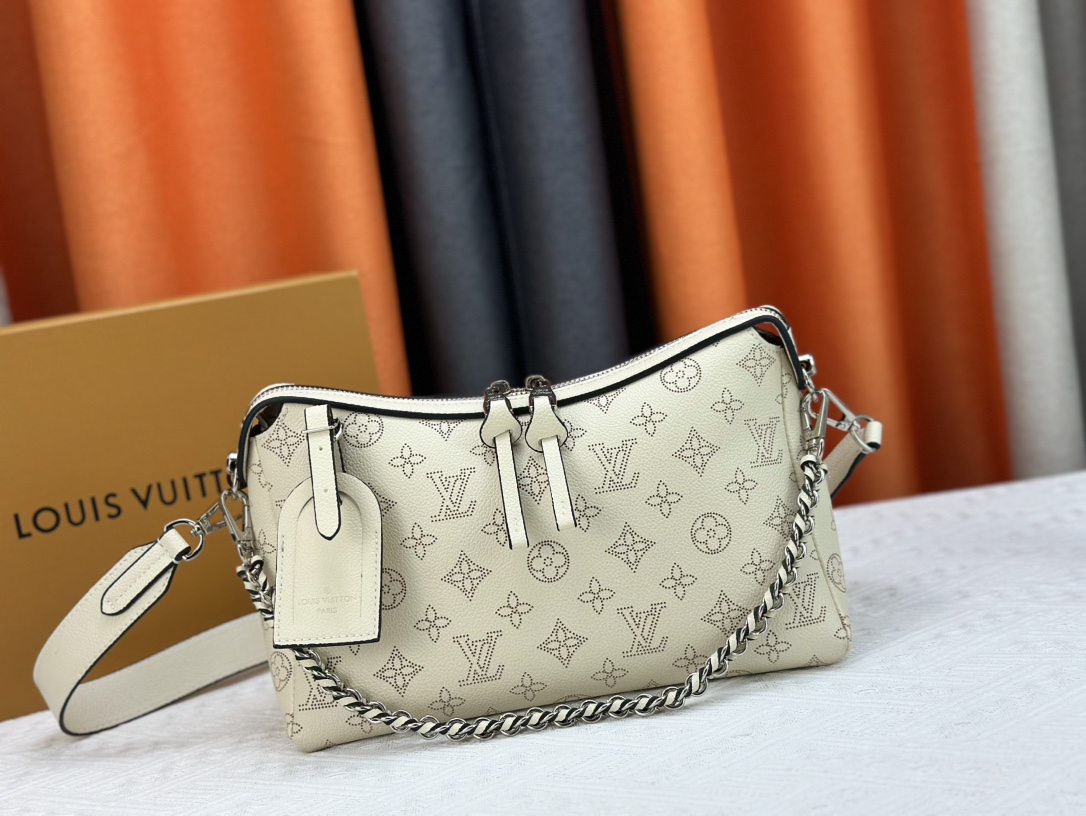 Louis Vuitton Hand It All Pm Creme 29Cm M24114