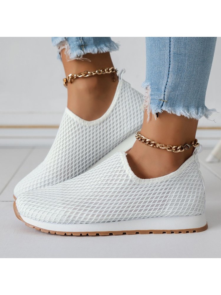Hollow-out Round Toe Sneaker