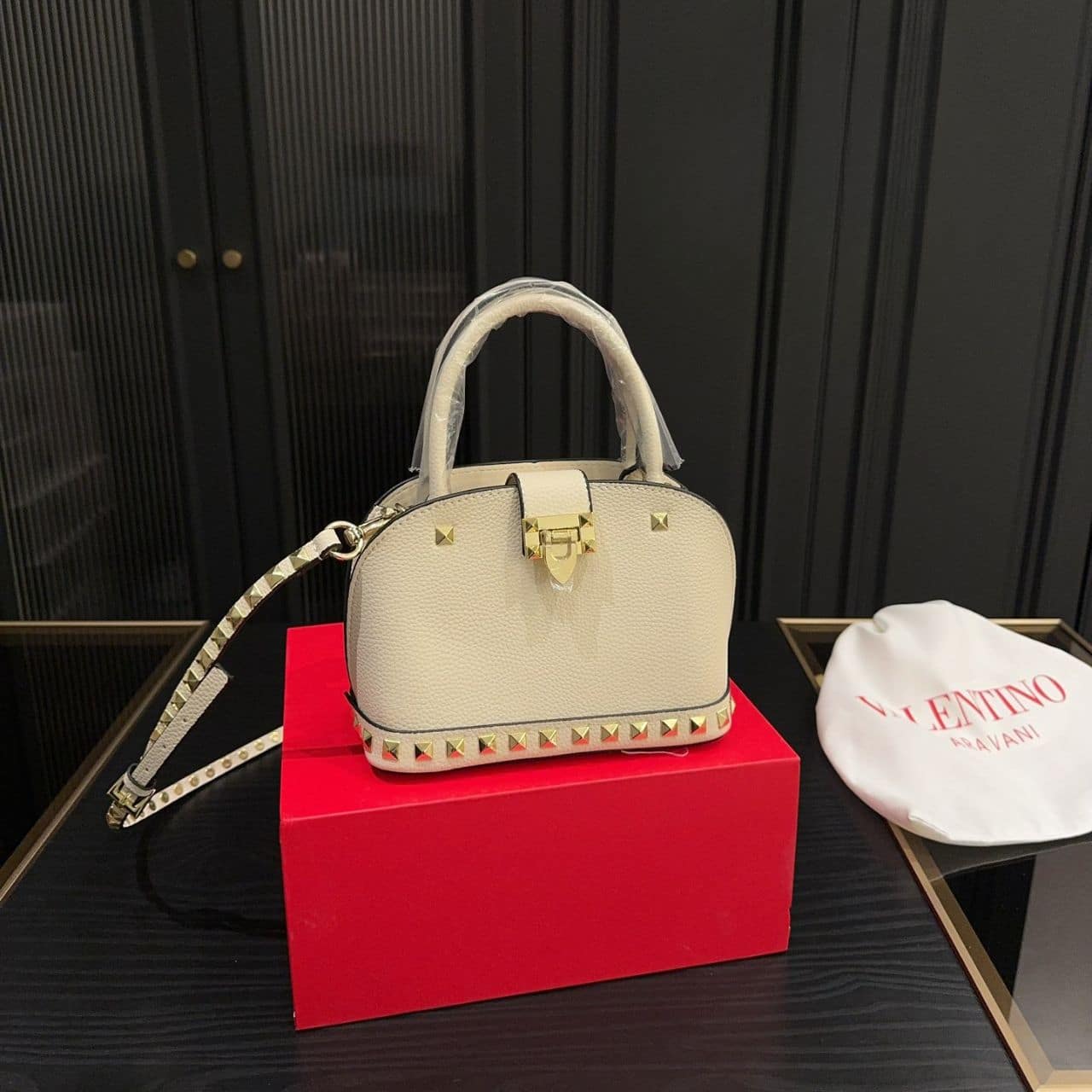 Valentino Garavani Rockstud Handbag In Grainy White 21Cm