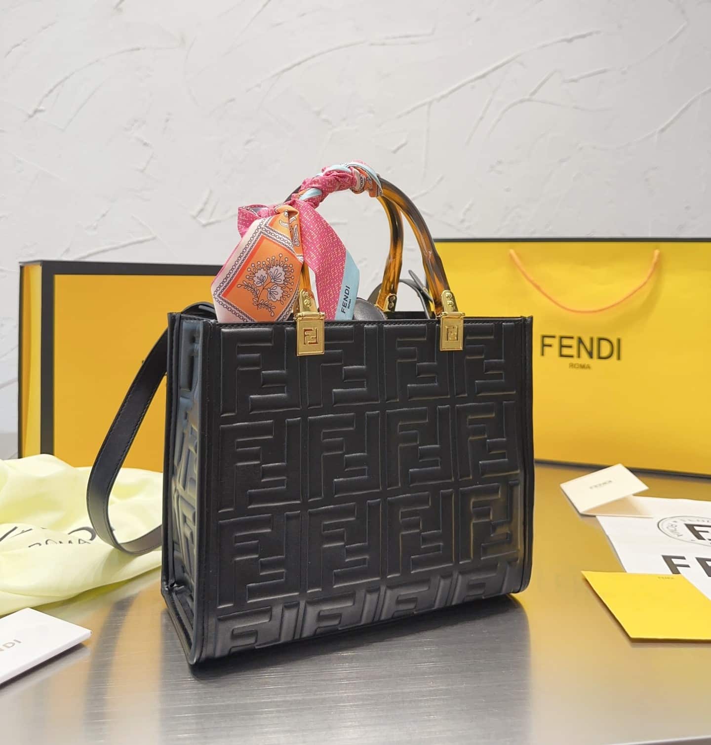 Fendi Sunshine Small Black Leather Shopper 25Cm 8Bh394Amcvf0Kur