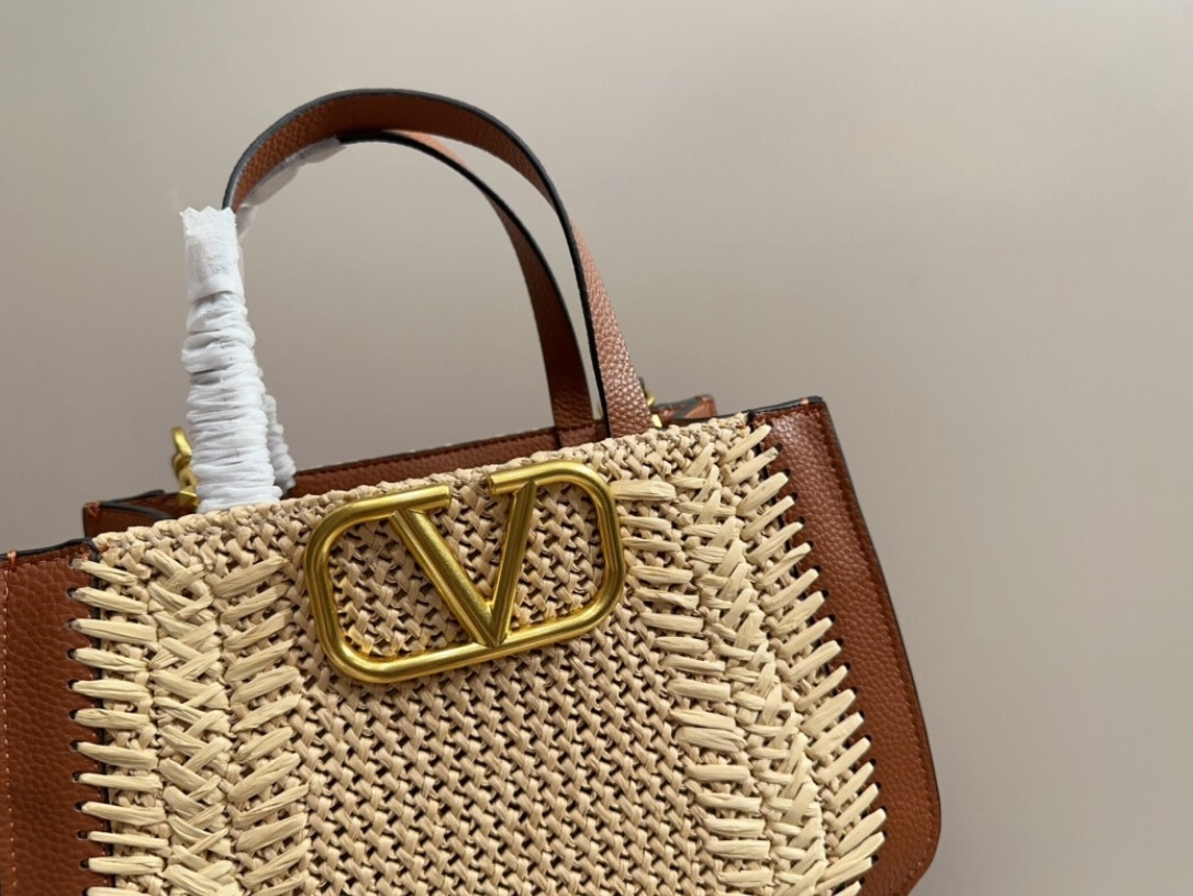 Valentino Garavani VLogo Signature Handbag With Raffia Embroidery 22Cm