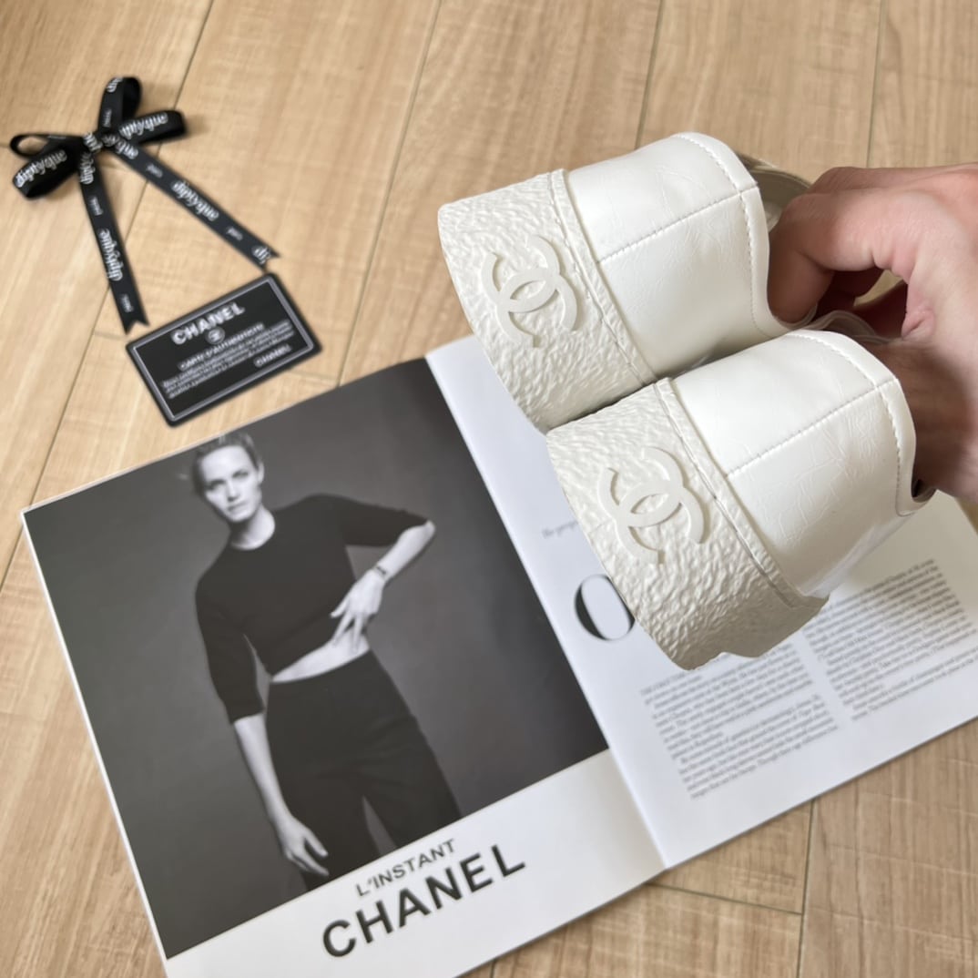 Chanel Women’S Sneakers Cc Trainers In White