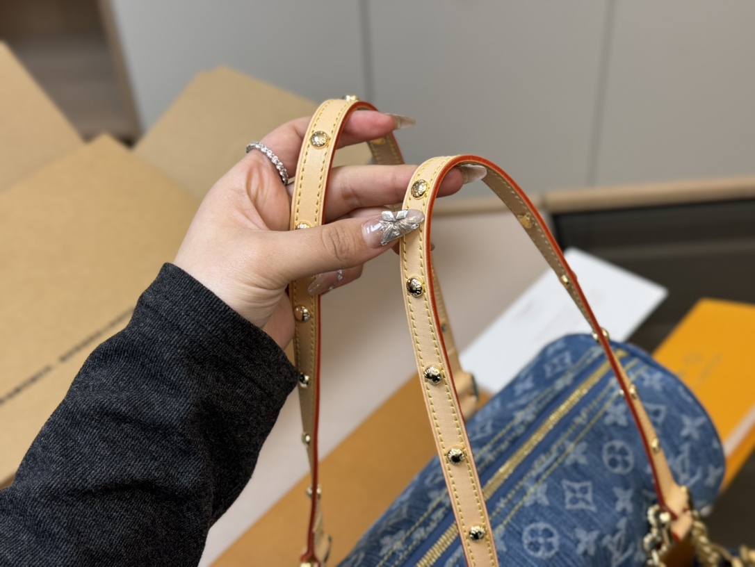 Louis Vuitton Hills Pochette Denim Blue 27Cm M82949