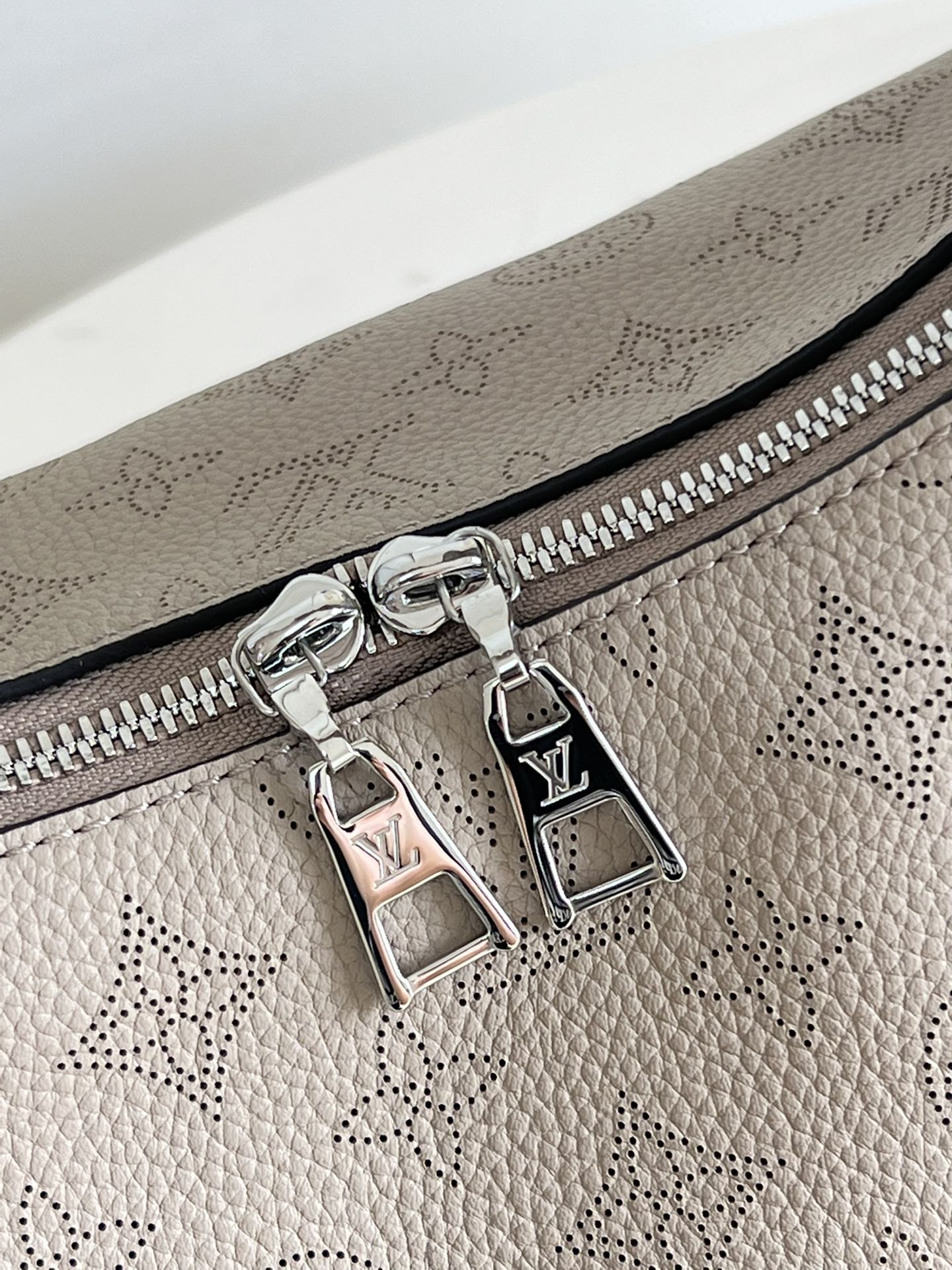 Louis Vuitton Why Knot Mm Beige