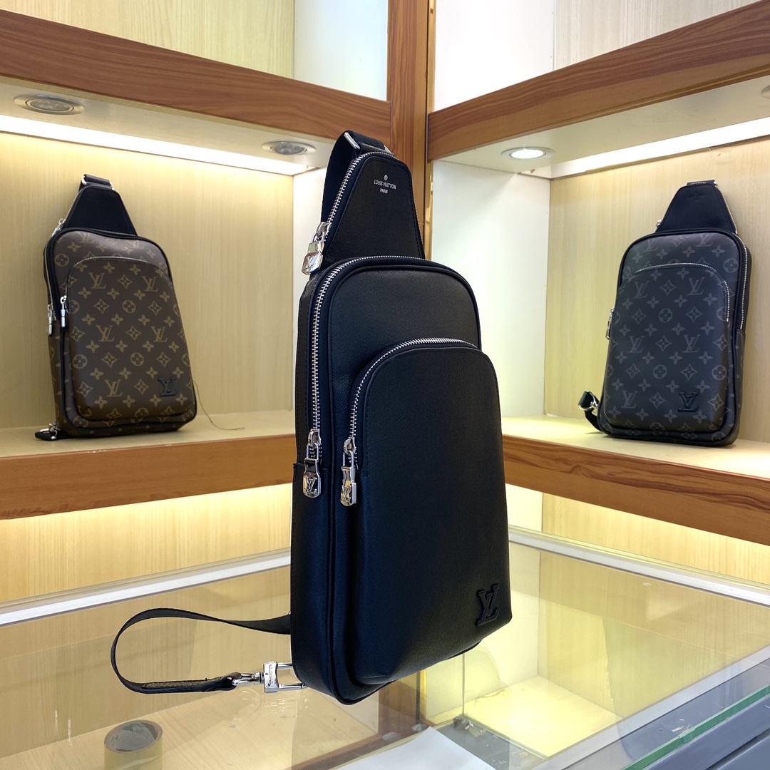 Louis Vuitton Avenue Nm Crossbody Bag Black 31Cm M30971