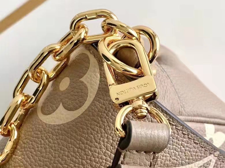 Louis Vuitton Favorite 24Cm Beige