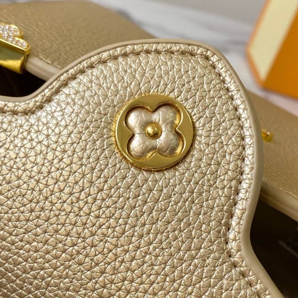 Louis Vuitton Capucines Mini Gold 21cm M24583