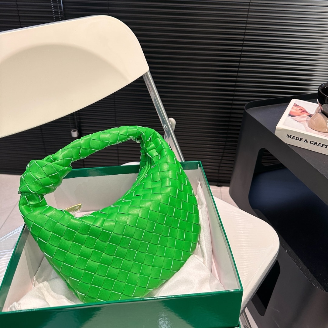 Bottega Veneta Jodie Leather Handle Bag Green 27Cm