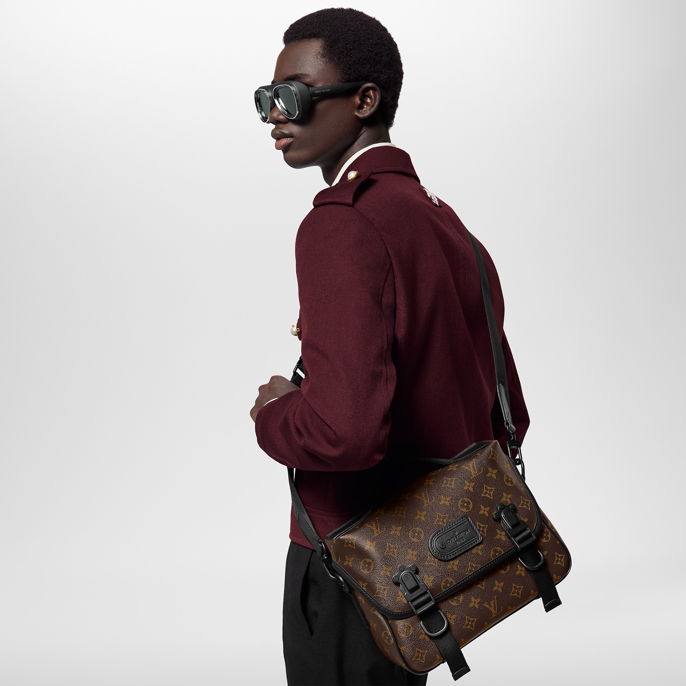 Louis Vuitton Lv Trail Messenger M46972