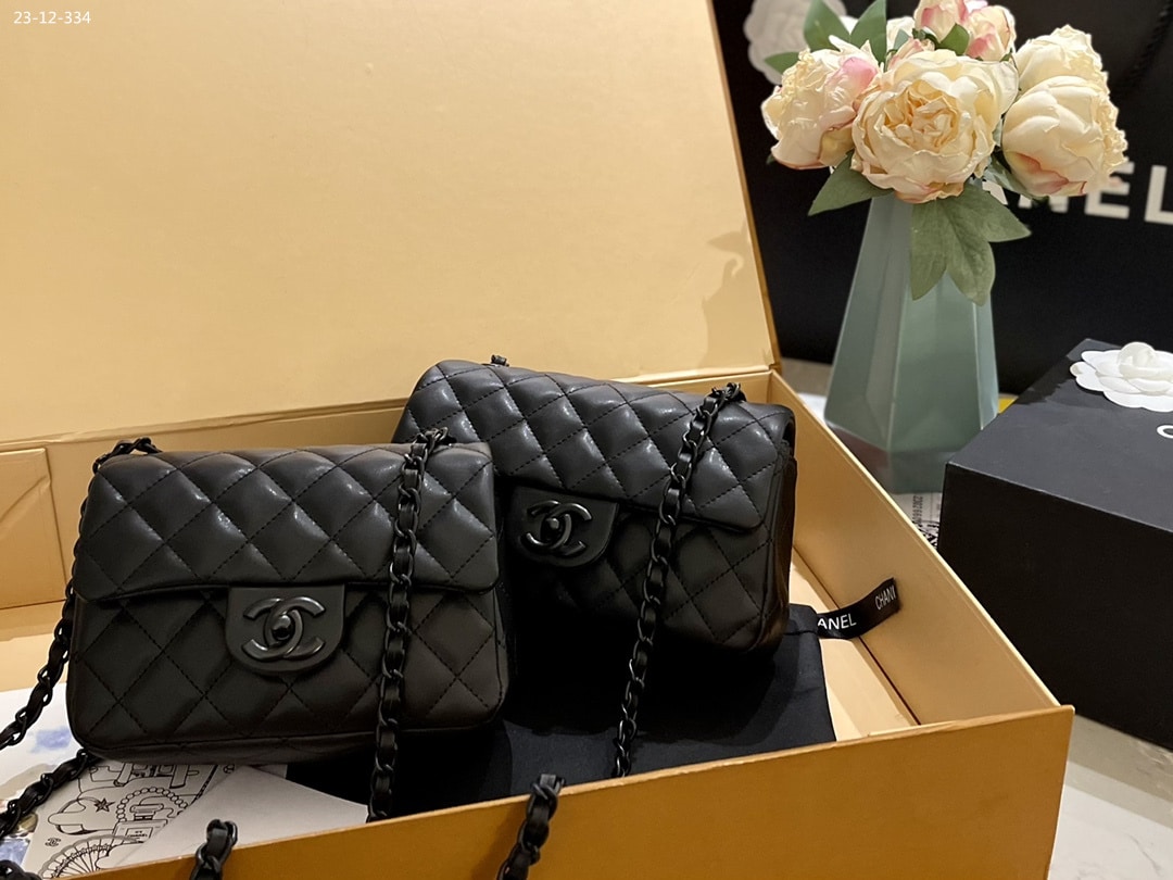 Chanel Flap Bag Black 20Cm