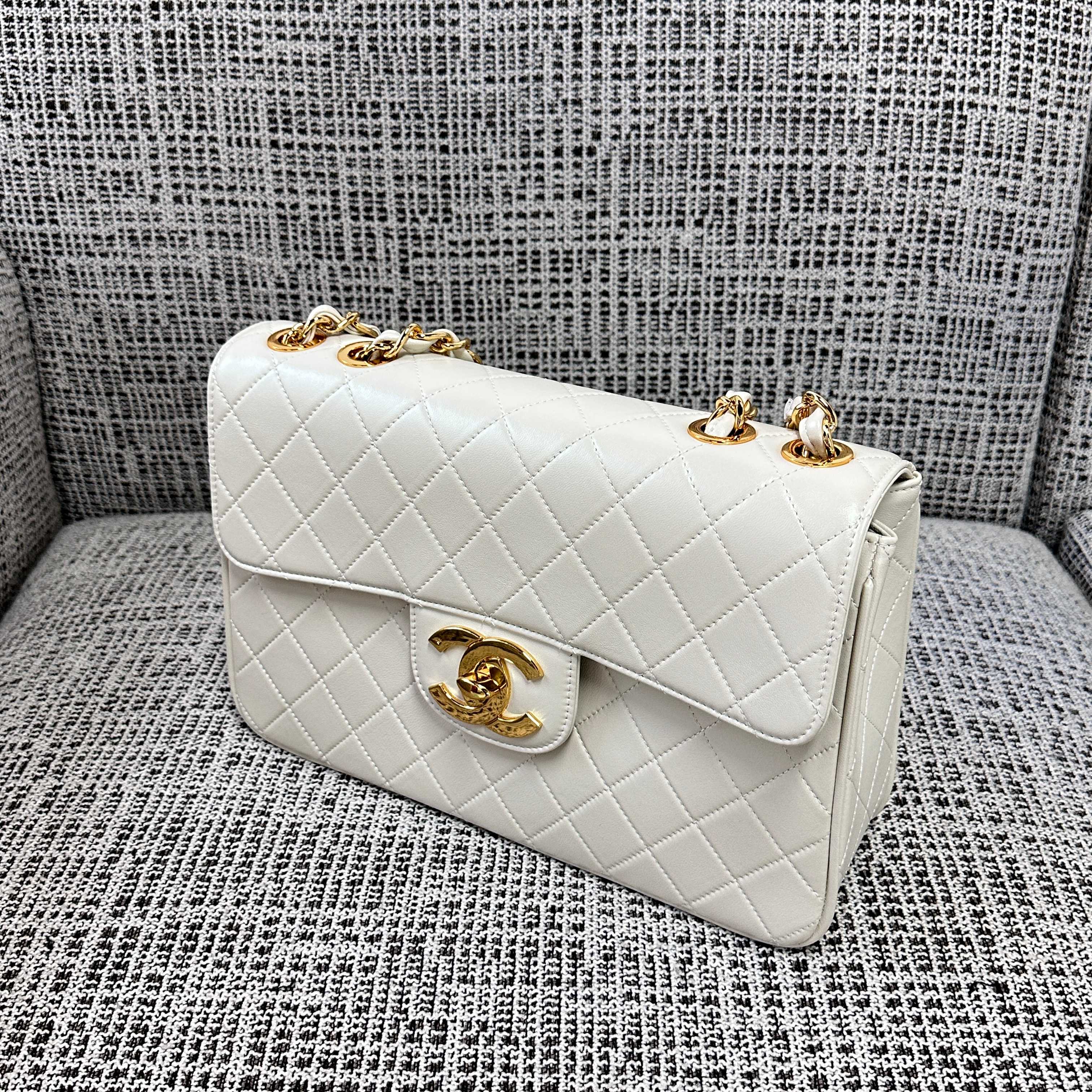 Vintage Classic Double Flap White Quilted Lambskin Shoulder Bag with Gold-Tone CC Turn-Lock & Chain Strap