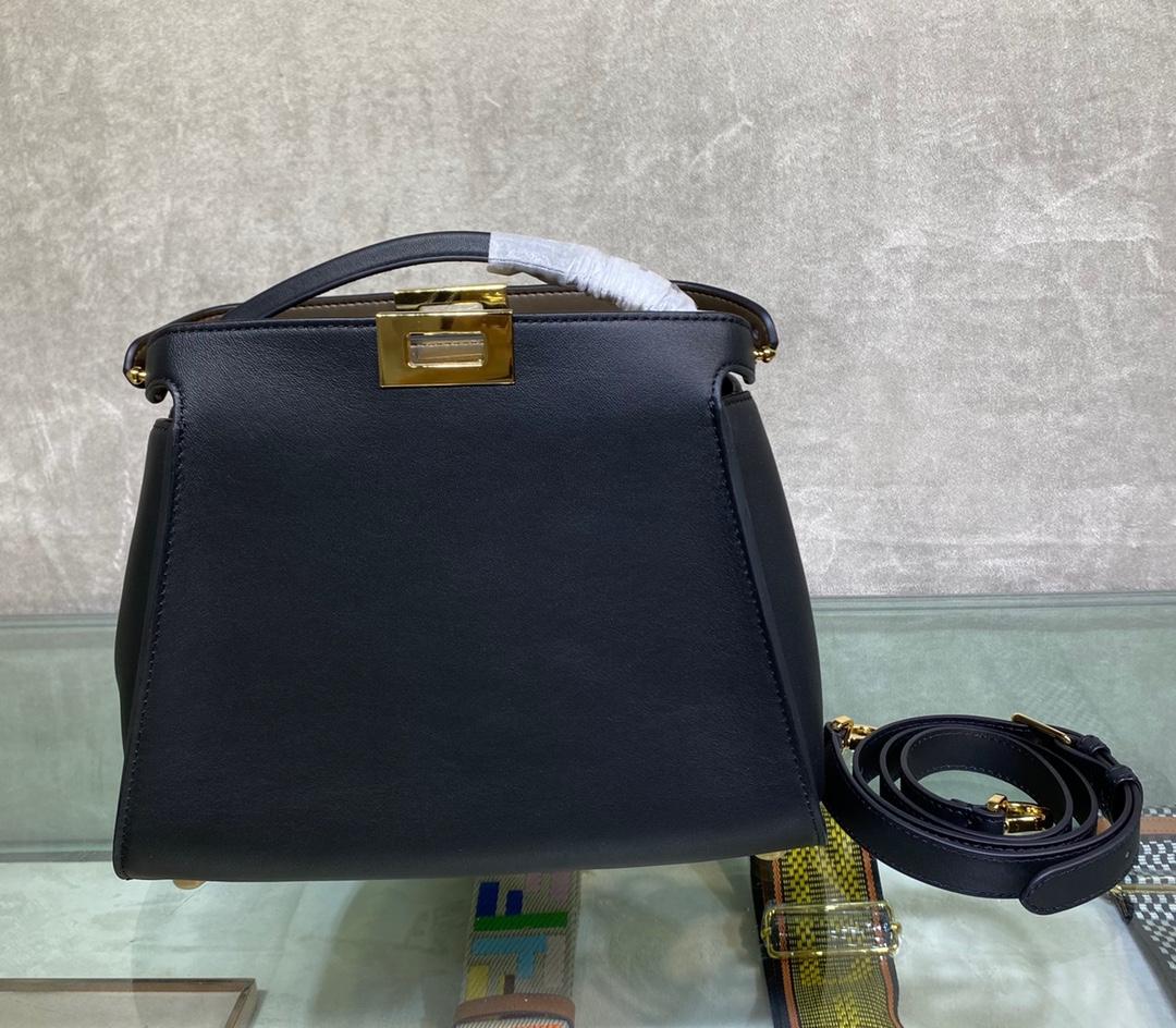 FENDI-Peekaboo Essentially-Black