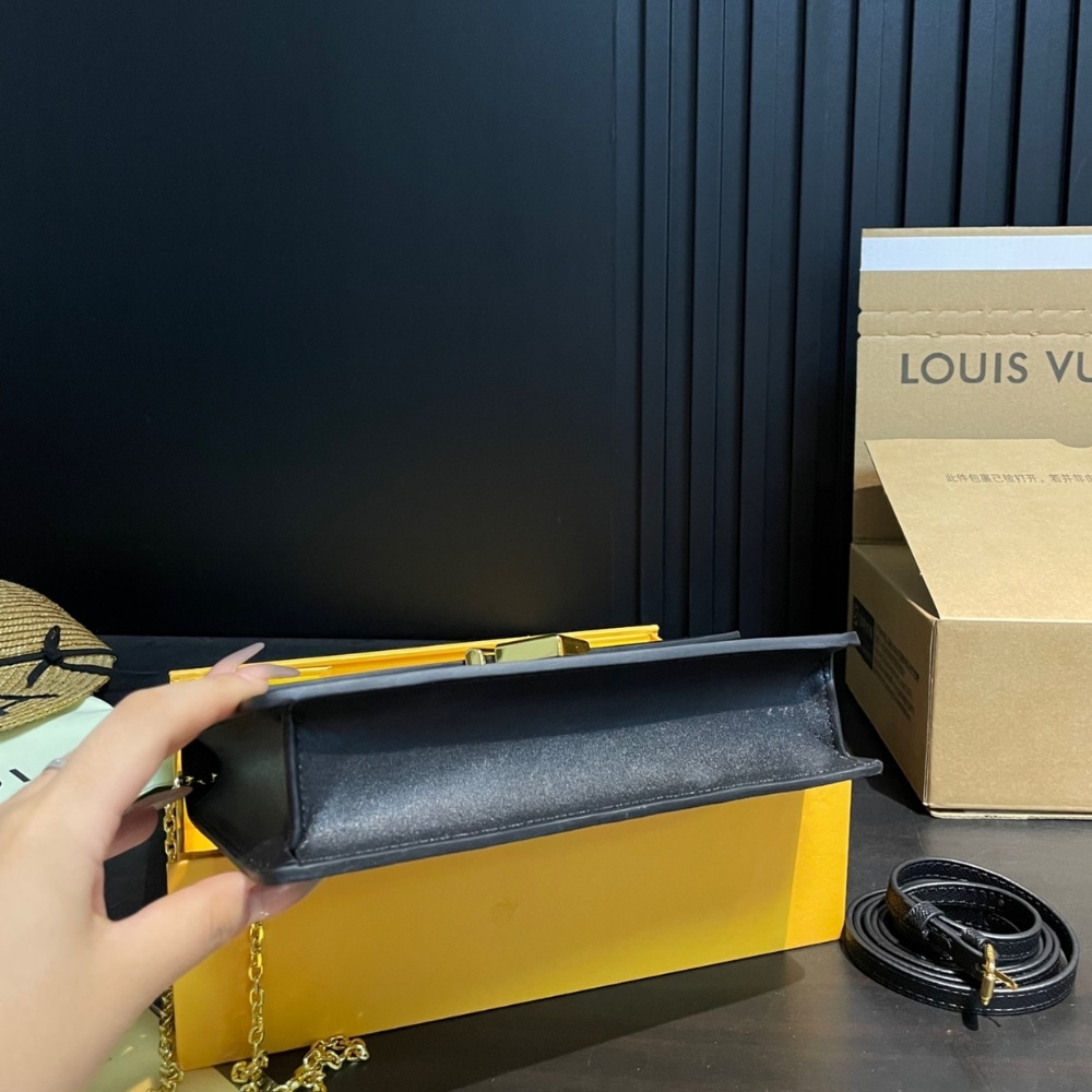 Fendi Ff Diamonds Wallet On Chain Black 22Cm