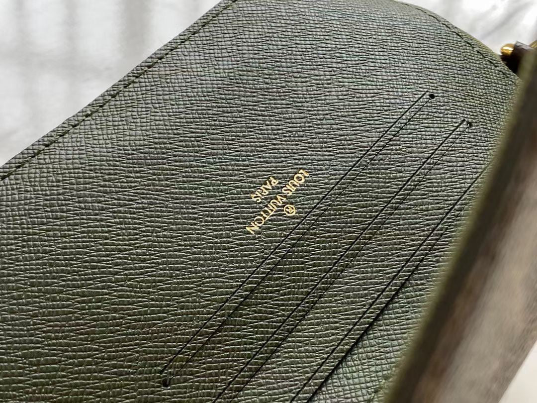 Louis Vuitton F Licie Strap Go 17Cm Green