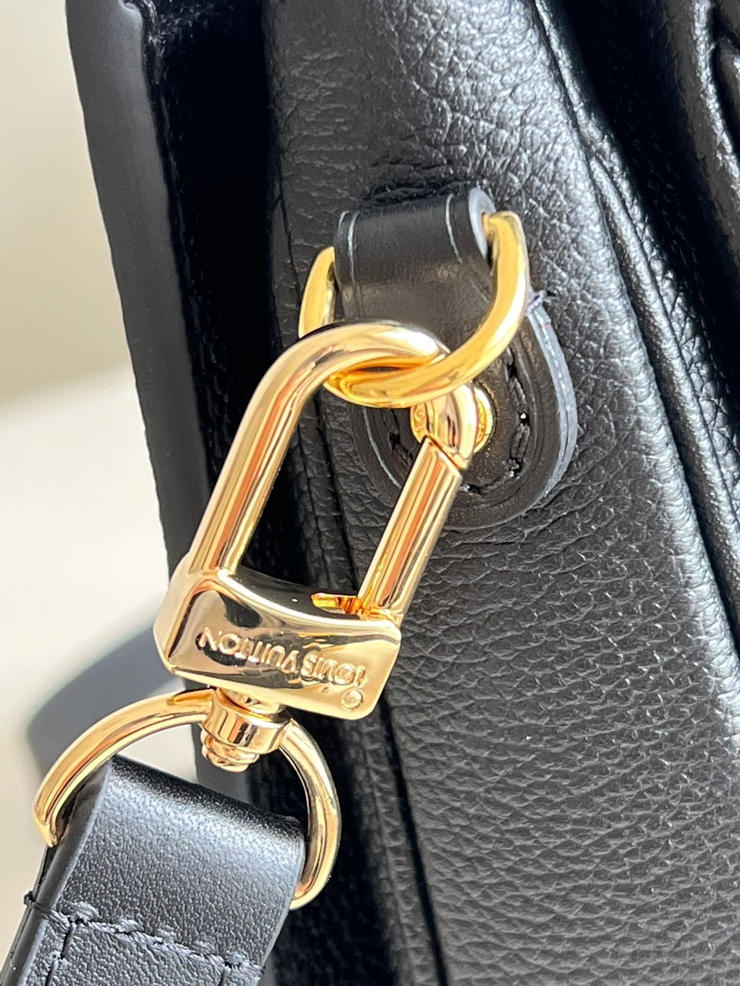 Louis Vuitton Pochette M Tis 25Cm Black Bag