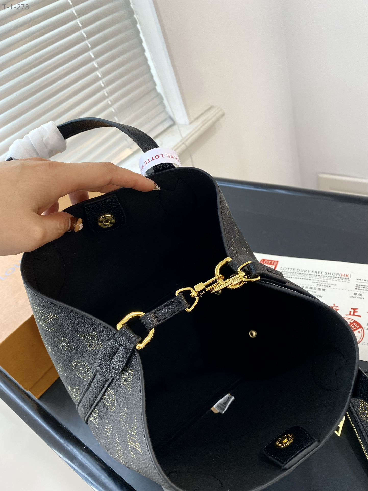 Louis Vuitton Blossom Pm Black 20Cm M23393